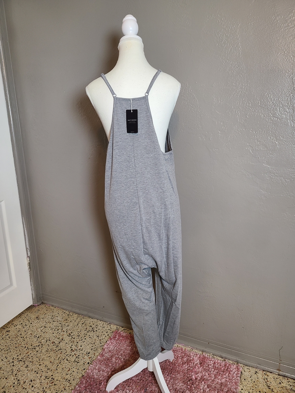 Deep Self Womens Relaxed Gray Sleeveless V-Neck Jumpsuit with Pockets NWT Small - Picture 4 of 13